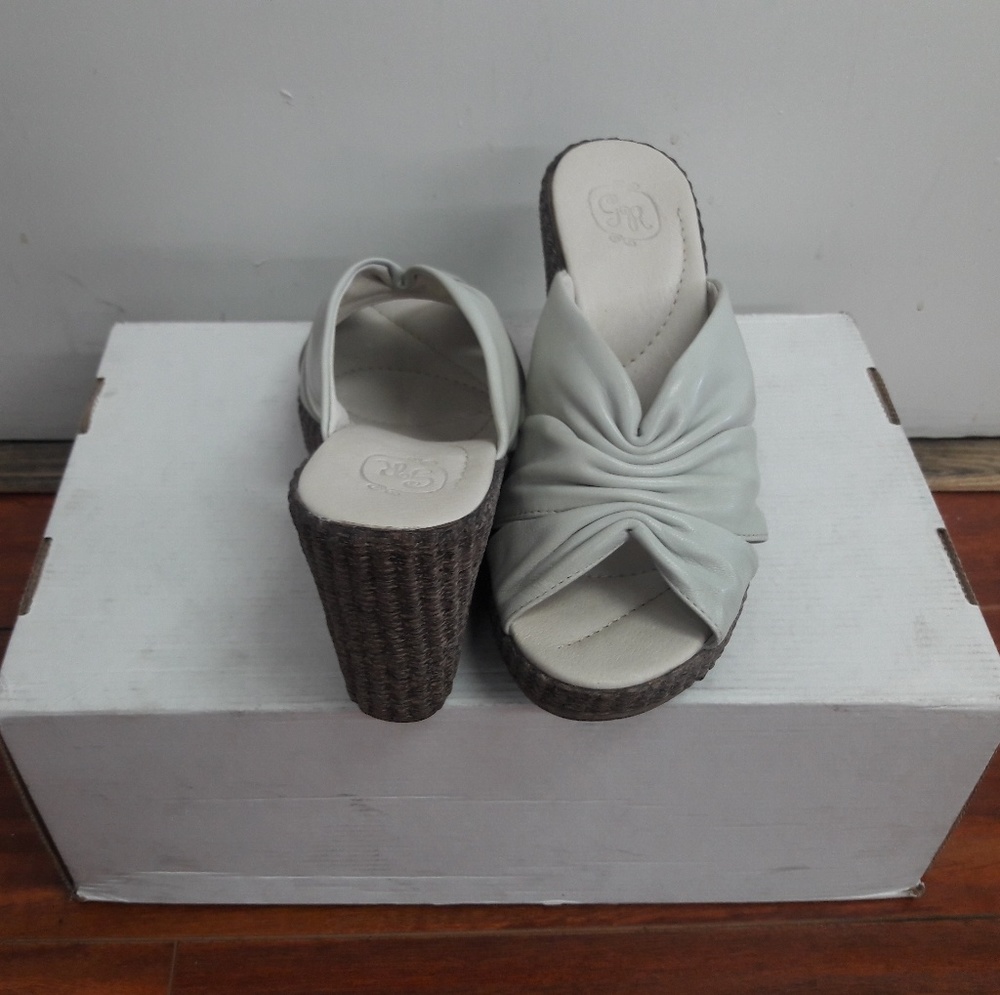 Gabriella Rocha - Picture 2 of 3